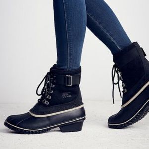 Sorel Women Fancy Lace boot size 8